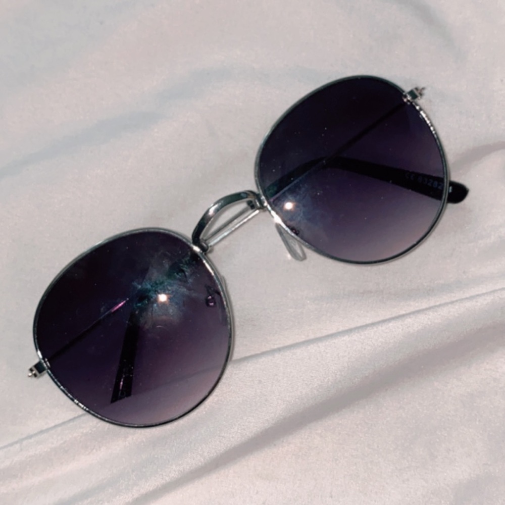 Round sunglasses
